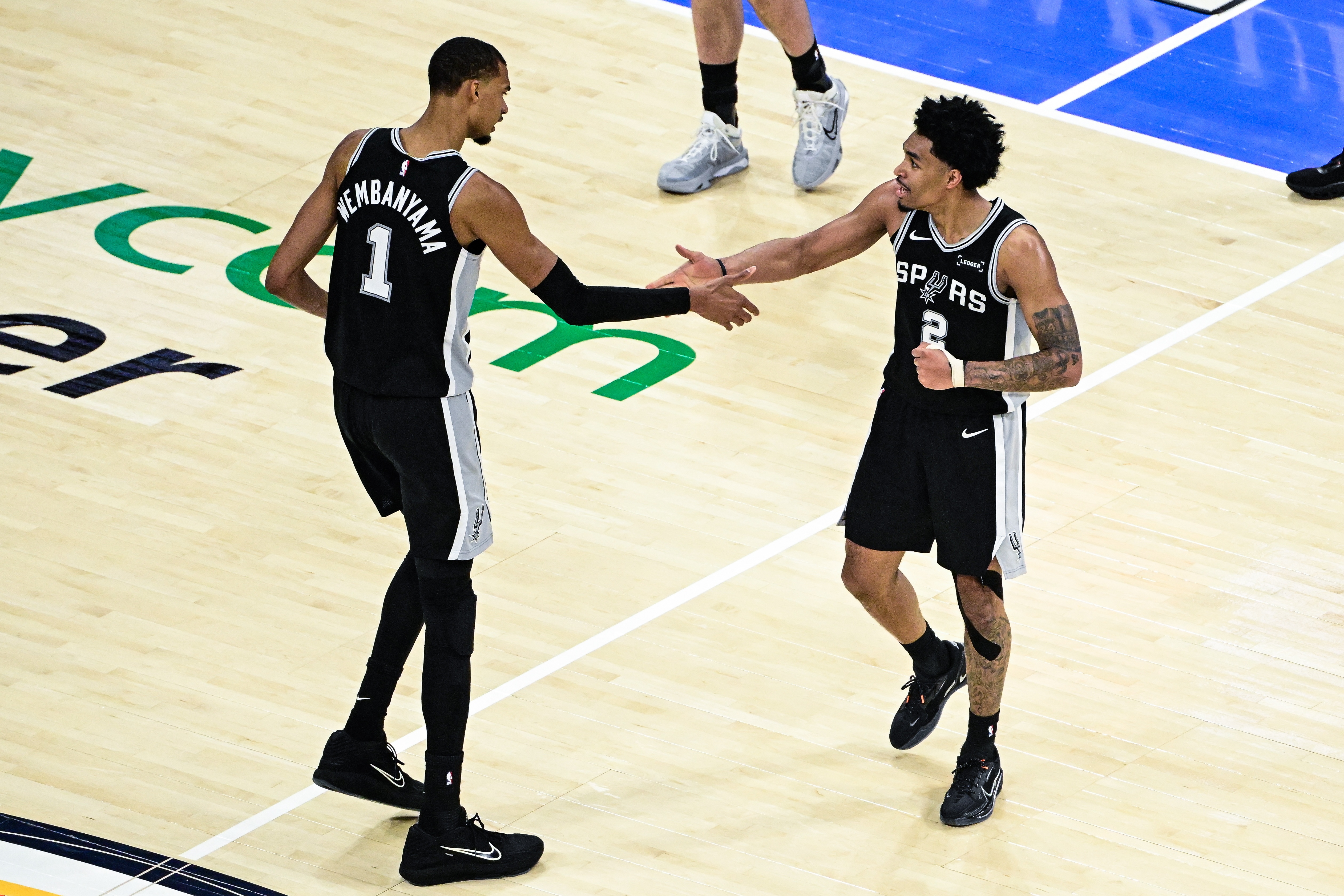 福克斯 vs 哈珀:文班搭档效率差值达11.9分 马刺总决赛1-3陷绝境 福克斯 vs 哈珀:文班搭档效率差值达11.9分 马刺总决赛1-3陷绝境
