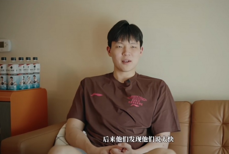 杨瀚森自评新秀赛季:头疼、适应、漫长 杨瀚森自评新秀赛季:头疼、适应、漫长