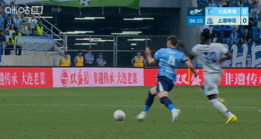 申花4-1逆转大连英博终结7轮不胜 阿苏埃传射造点拉唐双响