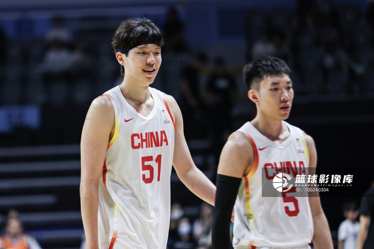 杨瀚森替补17分钟9中4得10分5板 正负值-4暴露问题