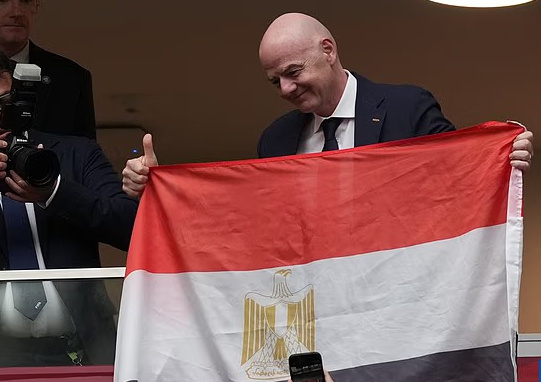 弱国无VAR:FIFA潜规则下的八强对阵与双重标准 弱国无VAR:FIFA潜规则下的八强对阵与双重标准