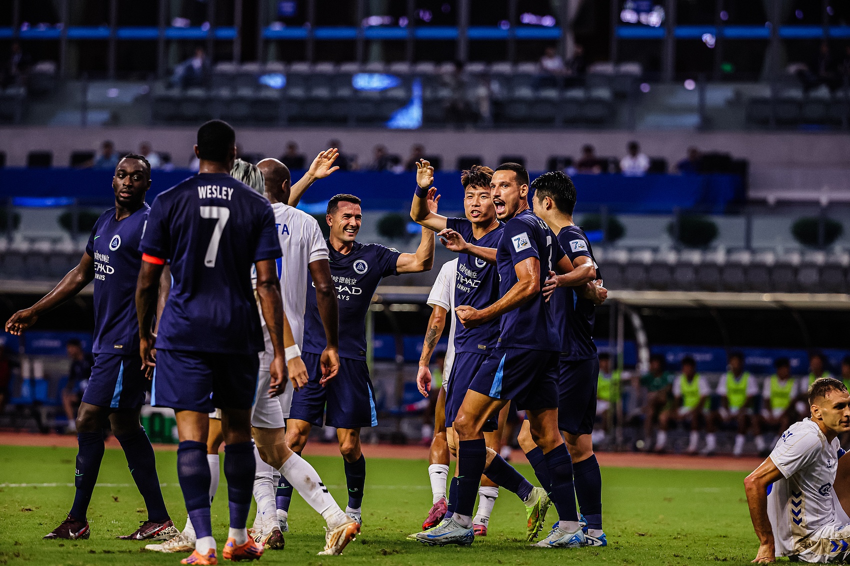 姚均晟杨一鸣加布里埃尔齐开张 深圳3-0终结青岛13轮不败 姚均晟杨一鸣加布里埃尔齐开张 深圳3-0终结青岛13轮不败