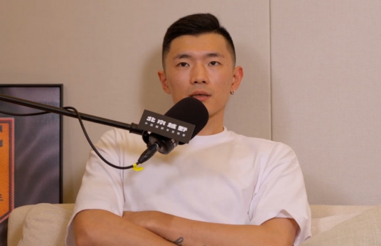 陈林坚自曝童年种地经历:插秧拔花生地瓜啥都会 爸开货车妈做裁缝 陈林坚自曝童年种地经历:插秧拔花生地瓜啥都会 爸开货车妈做裁缝