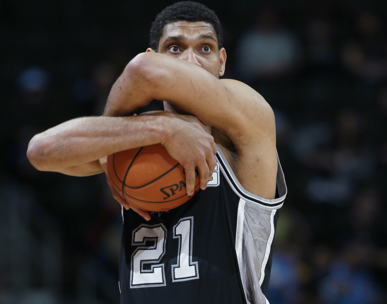 考辛斯:新秀年被邓肯教育,他连拿16分让我闭嘴 考辛斯:新秀年被邓肯教育,他连拿16分让我闭嘴