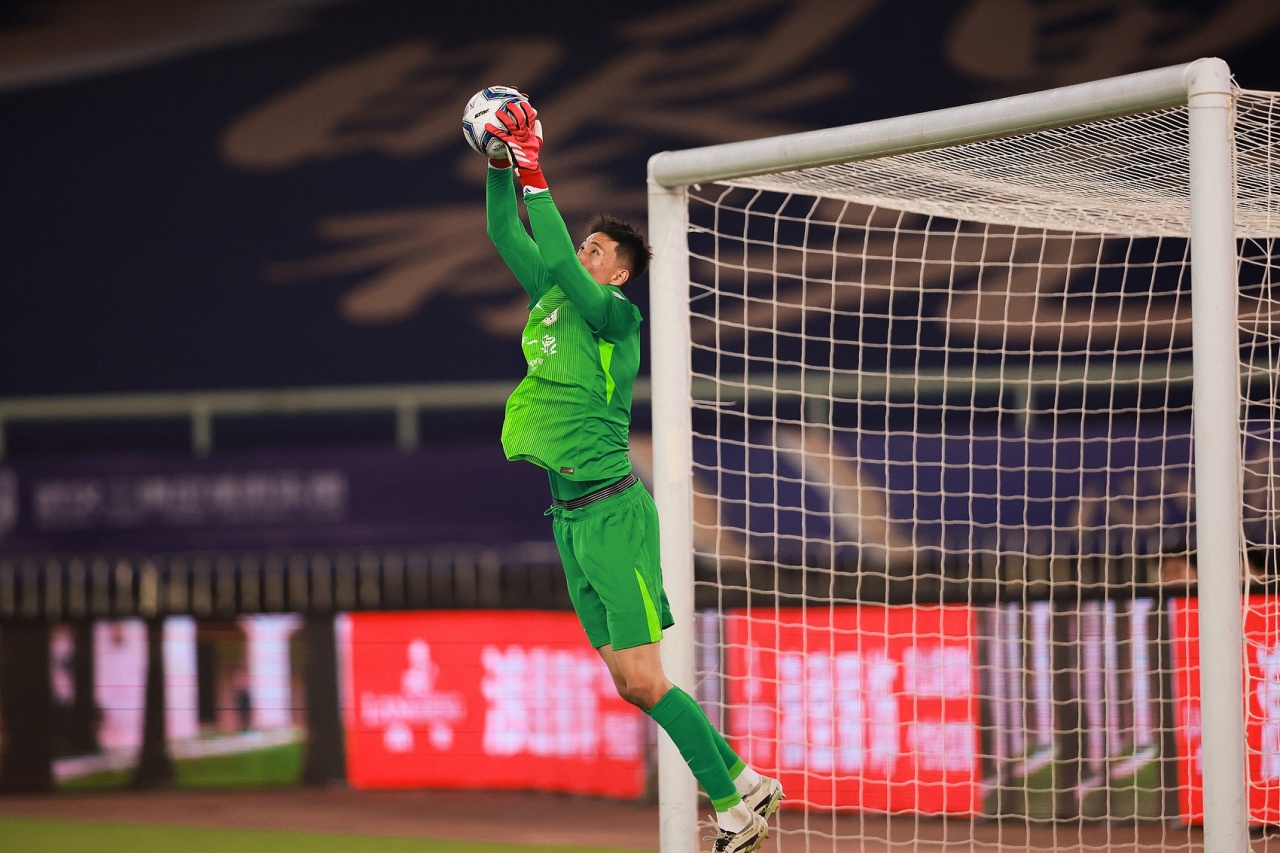 22岁于金永常规时间扑点+点球战两扑点 泰山6-5淘汰三镇