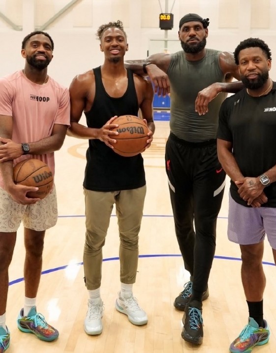 杨瀚森晒特训照,训练师系詹姆斯/韦德/保罗御用 杨瀚森晒特训照,训练师系詹姆斯/韦德/保罗御用