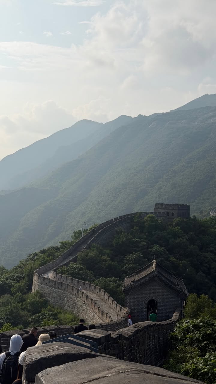 佩德里北京行:铜锅涮肉+长城,女友社媒晒图 佩德里北京行:铜锅涮肉+长城,女友社媒晒图