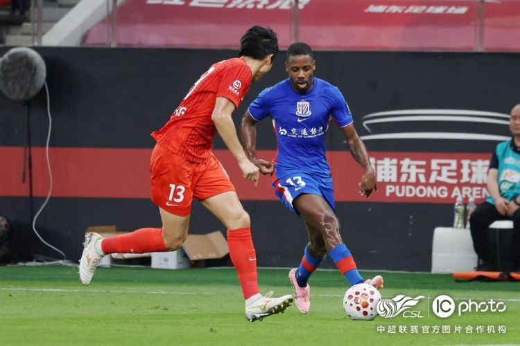 莱昂纳多闪击李新翔破门 上海海港2-0力克申花德比 莱昂纳多闪击李新翔破门 上海海港2-0力克申花德比