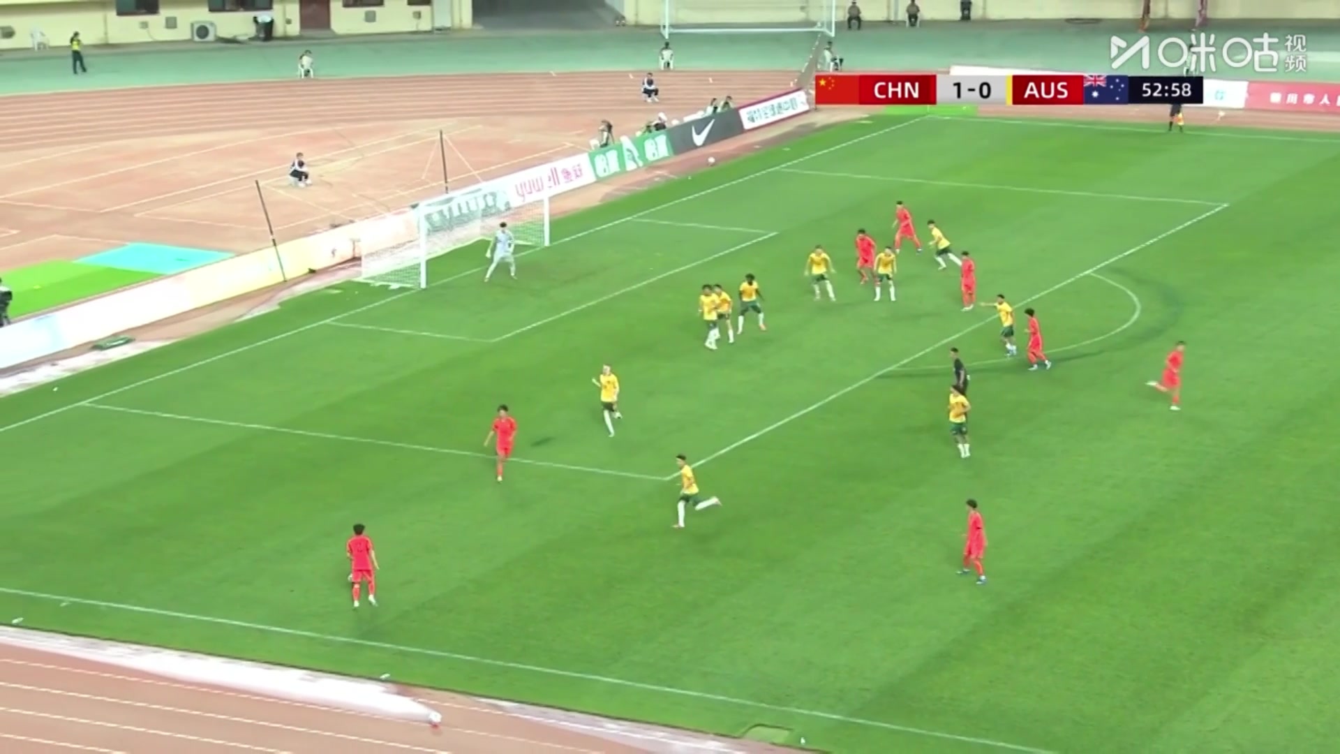 高空轰炸！徐正鹏助攻赵松源头球破门，U17国足2-0领先