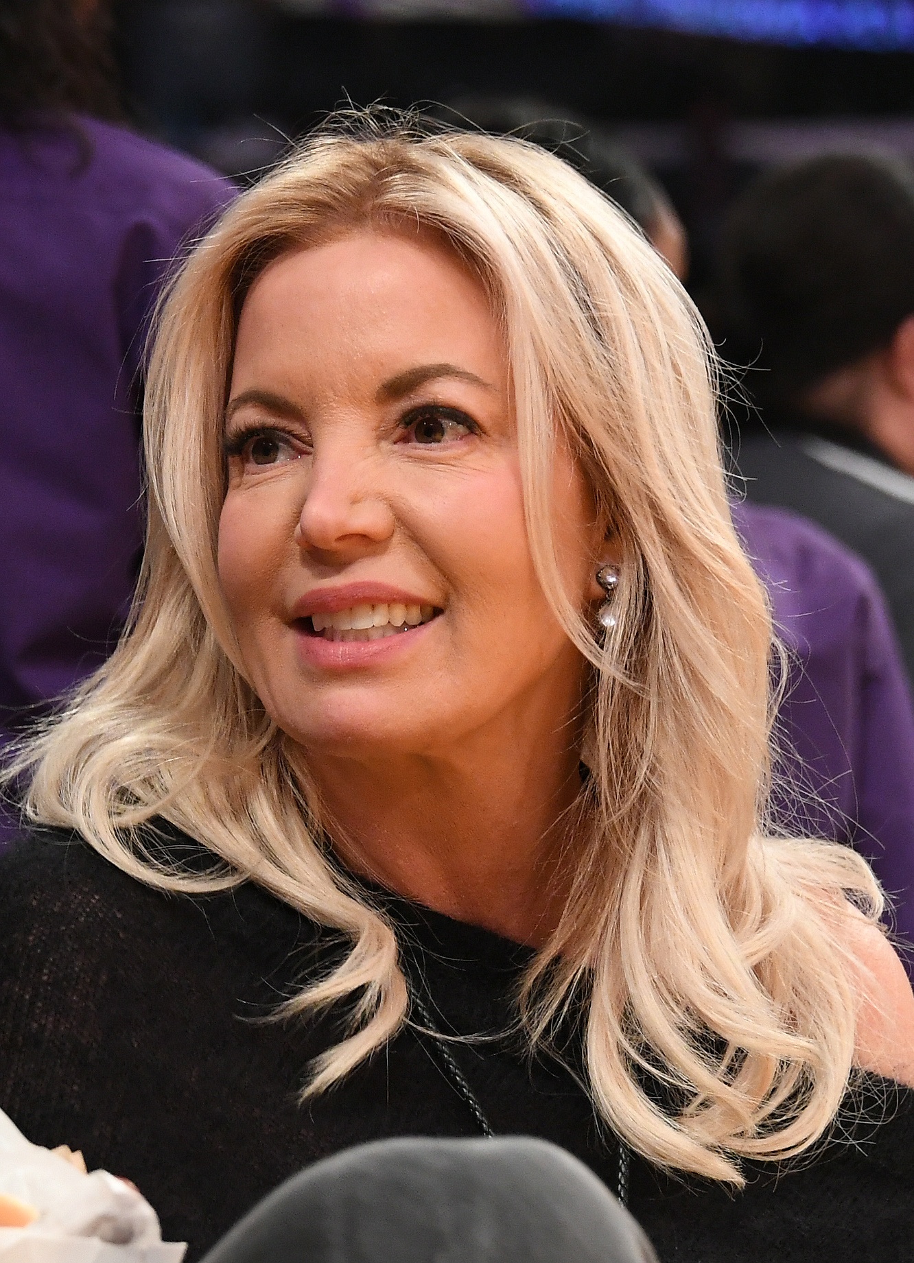 珍妮·巴斯律师发函：巴斯家族清仓湖人股份无效