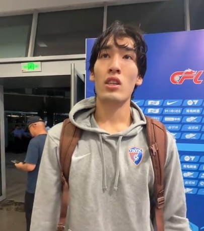 布尼亚明:0-6输球还有这么多球迷迎接我们 目标再多进几个球 布尼亚明:0-6输球还有这么多球迷迎接我们 目标再多进几个球