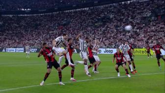 [进球视频] 尤文补时1-1绝平米兰！库普梅纳斯传中，加蒂头球势大力沉得手